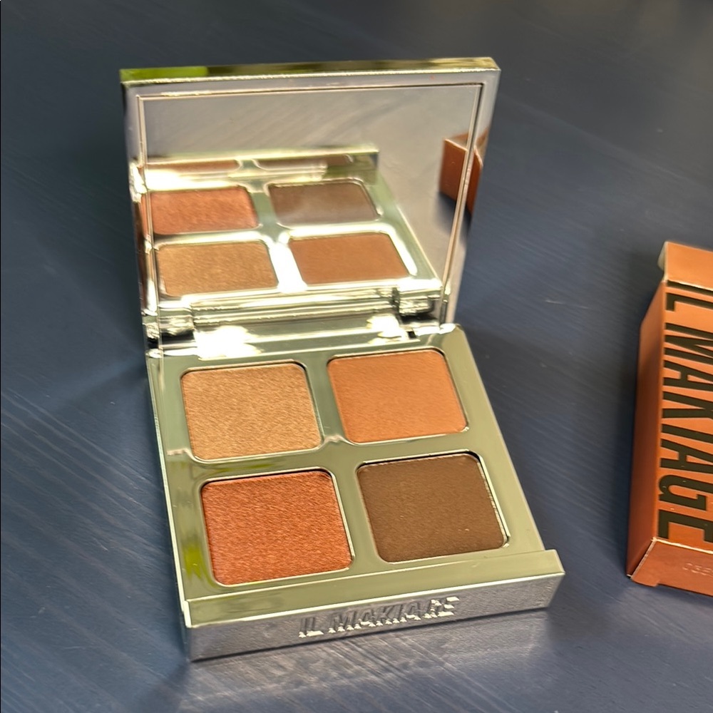 IL MAKIAGE COLOR BOSS SQUAD EYESHADOW
MULTI-DIMENSIONAL 4-PAN EYE COLOR PALETTE - Picture 4 of 6